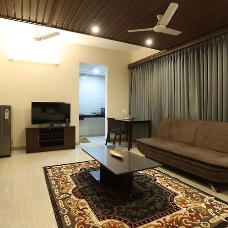 Minas Manor Hotel Tiruchirappalli Bagian luar foto