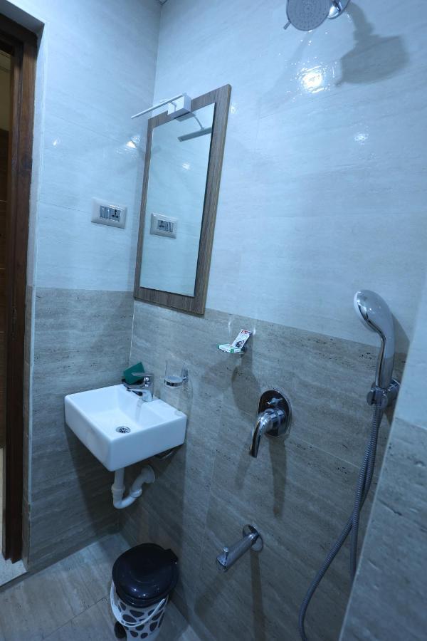 Minas Manor Hotel Tiruchirappalli Bagian luar foto