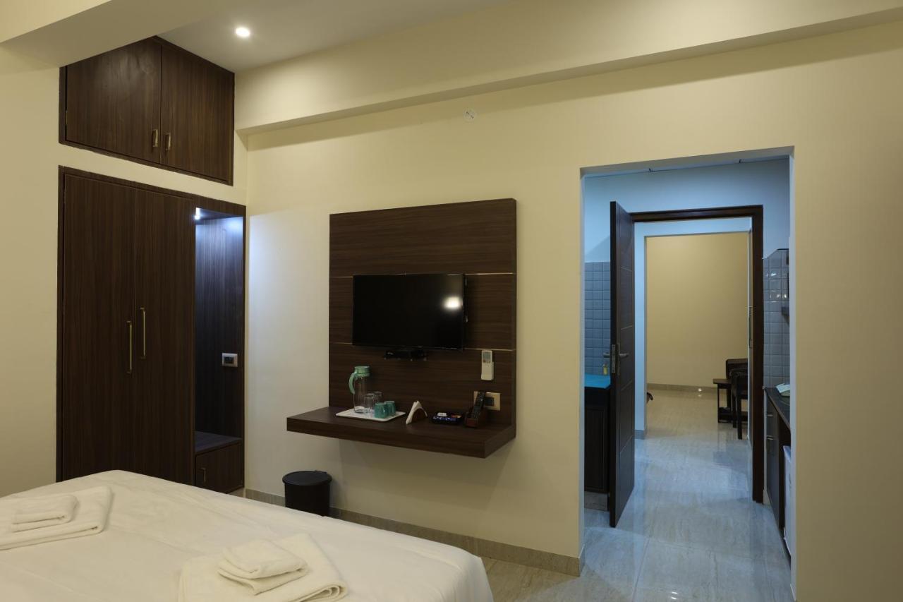 Minas Manor Hotel Tiruchirappalli Bagian luar foto