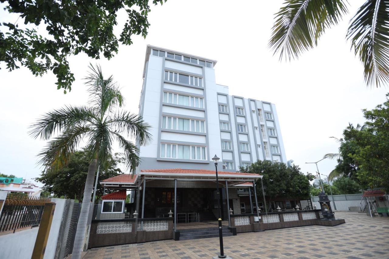 Minas Manor Hotel Tiruchirappalli Bagian luar foto
