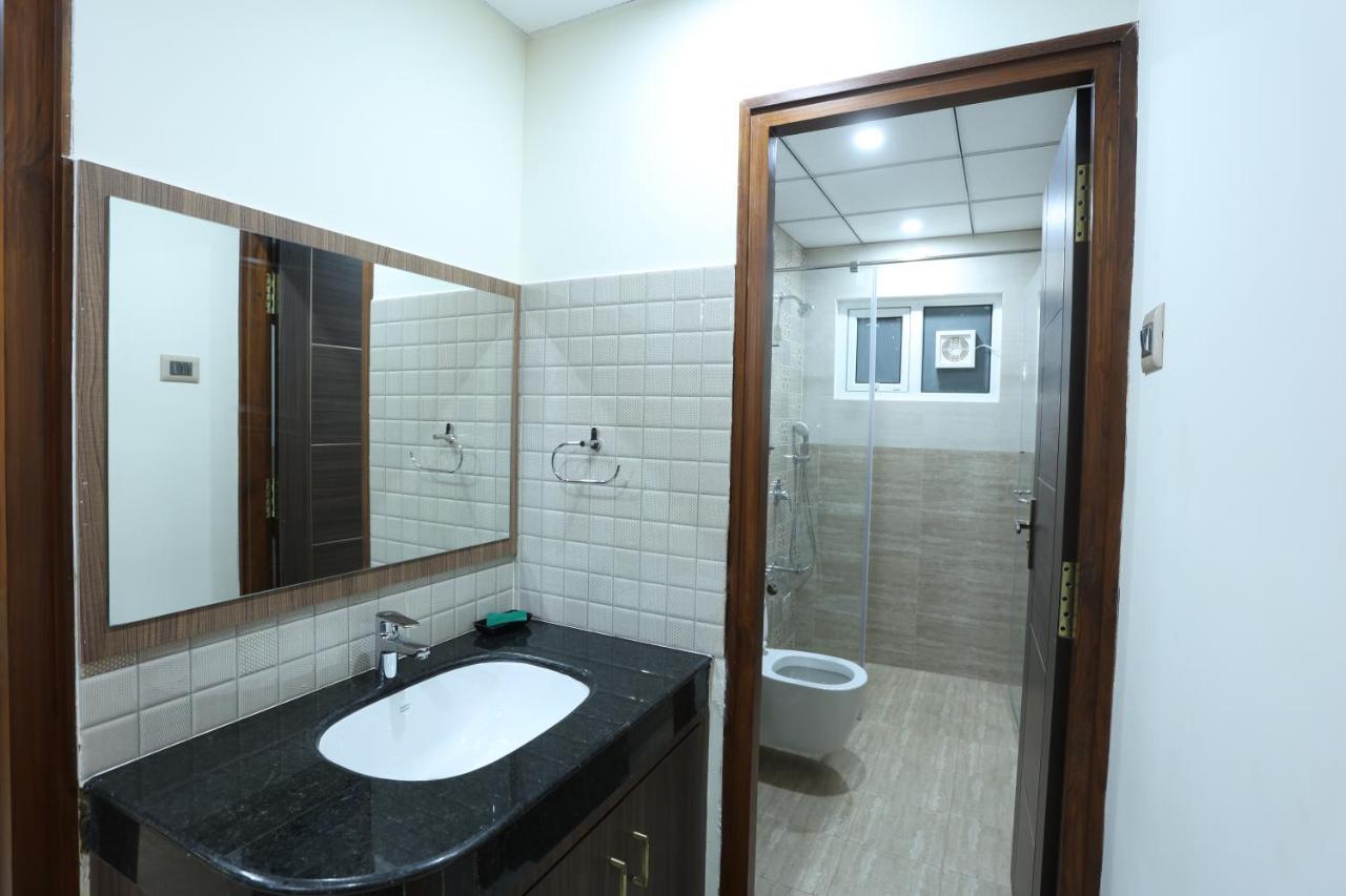 Minas Manor Hotel Tiruchirappalli Bagian luar foto