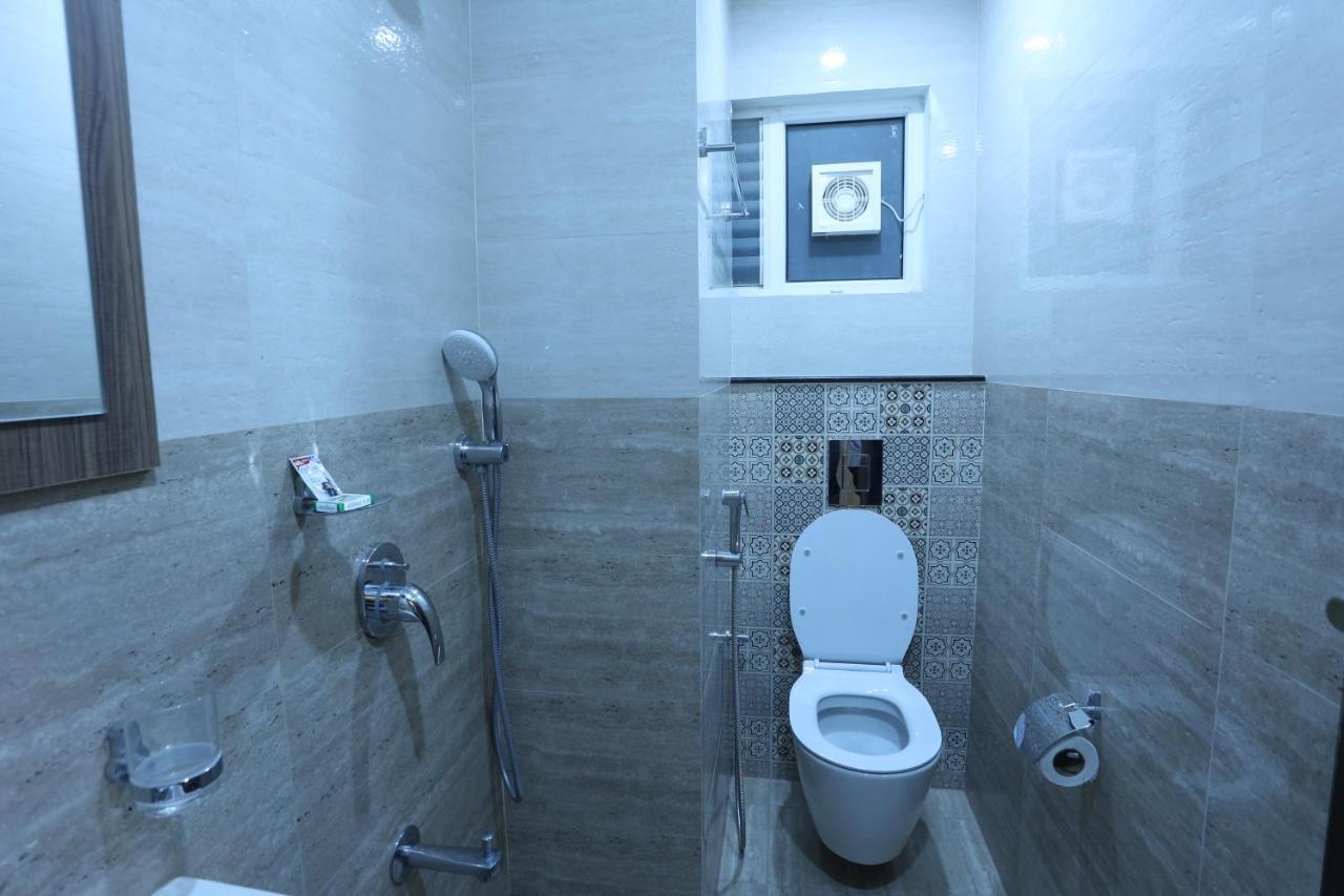 Minas Manor Hotel Tiruchirappalli Bagian luar foto