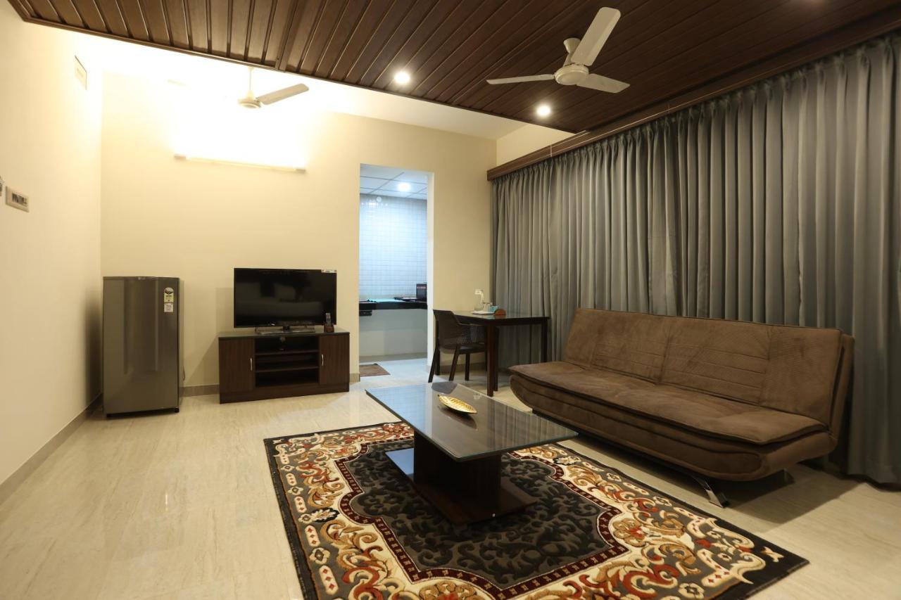 Minas Manor Hotel Tiruchirappalli Bagian luar foto
