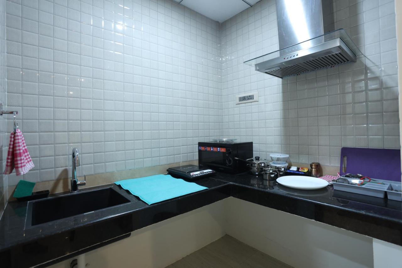Minas Manor Hotel Tiruchirappalli Bagian luar foto