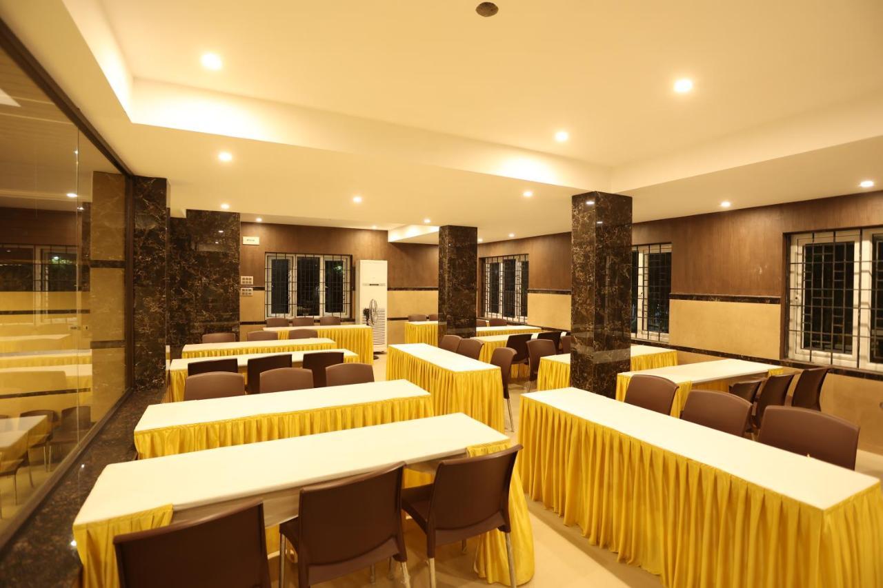Minas Manor Hotel Tiruchirappalli Bagian luar foto