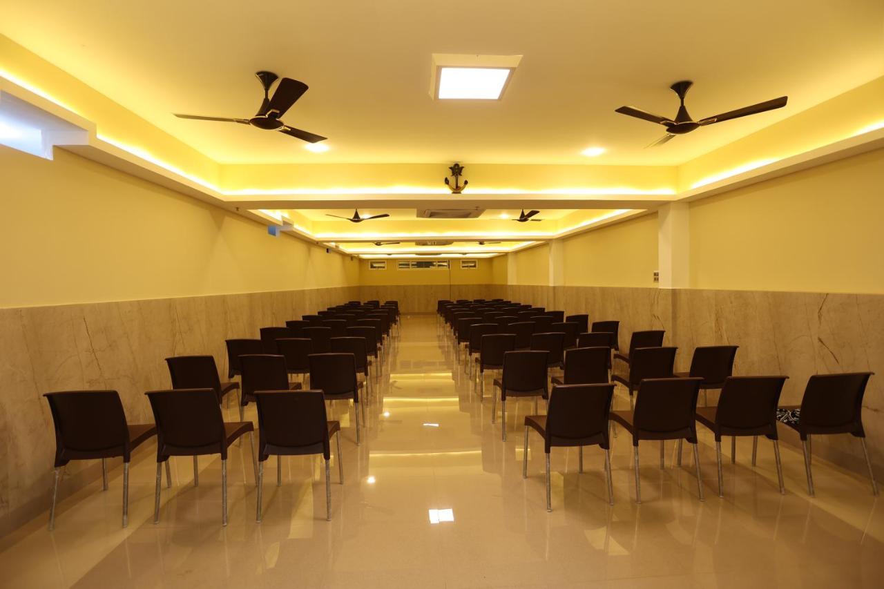 Minas Manor Hotel Tiruchirappalli Bagian luar foto